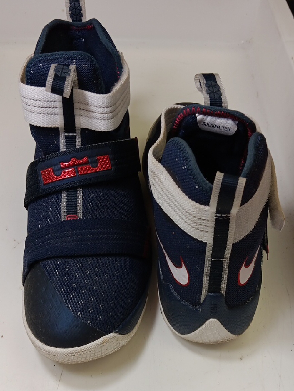 Nike Kids LeBron Soldier Ten Sneakers Size 7Y With Box